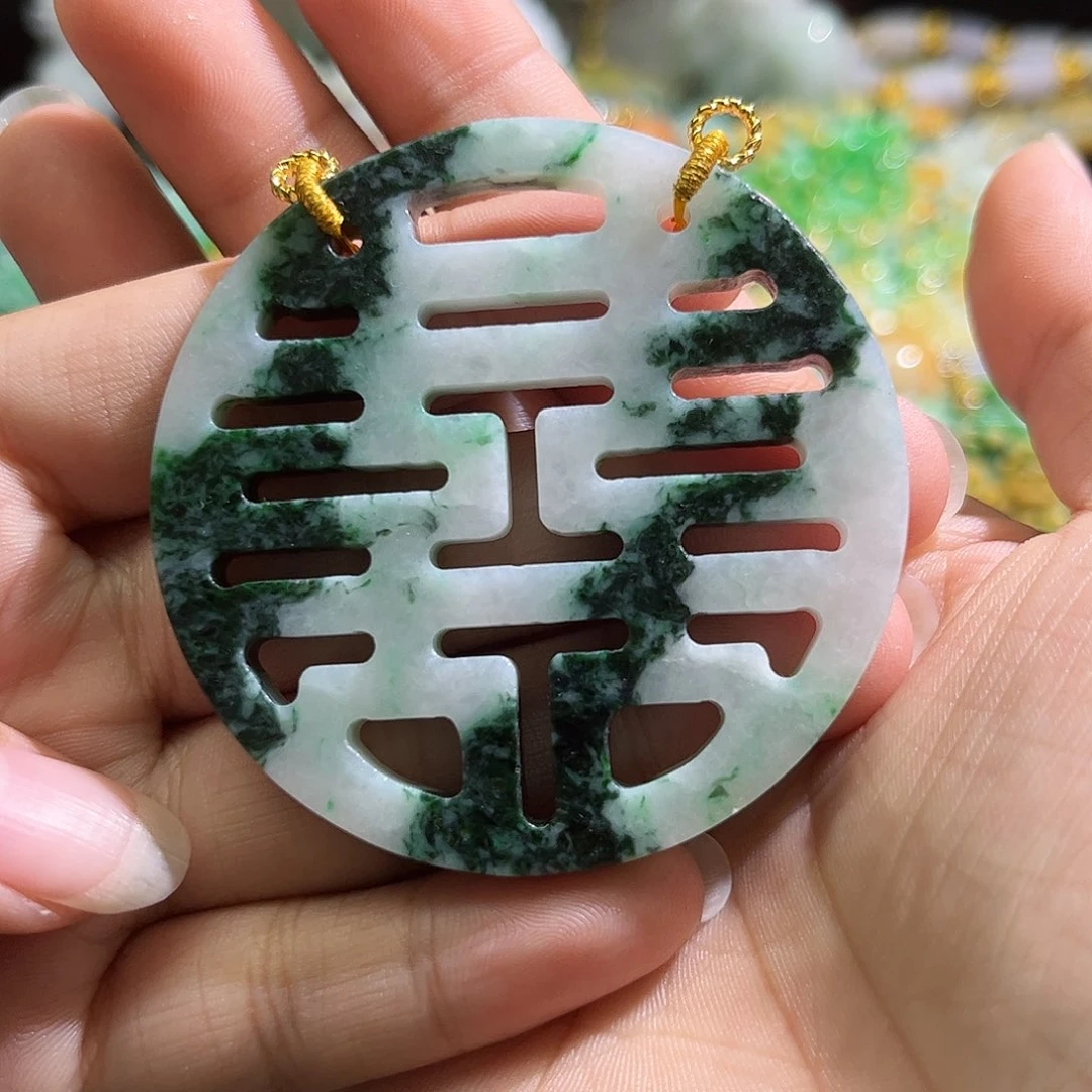 翡翠未镶嵌颈饰待编织
