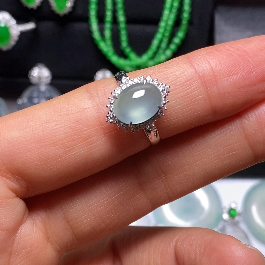 翡翠18K金镶嵌颈饰戒指