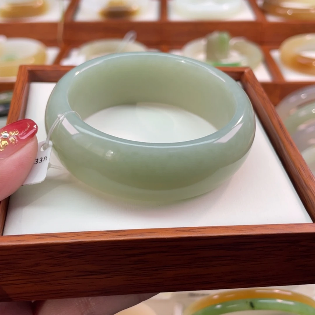 【闪购商品】和田玉手镯未镶嵌54