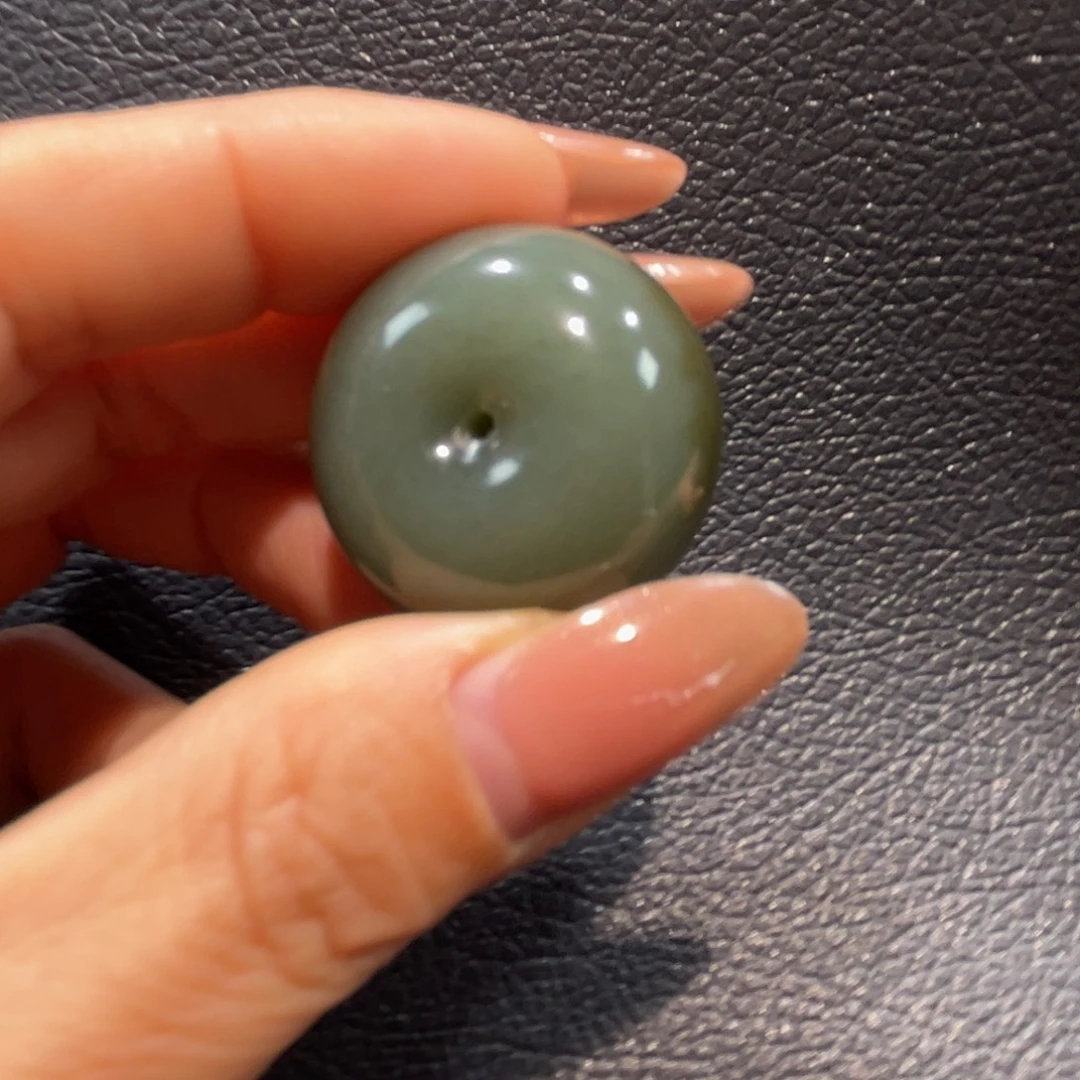 美***妈和田玉未镶嵌颈饰