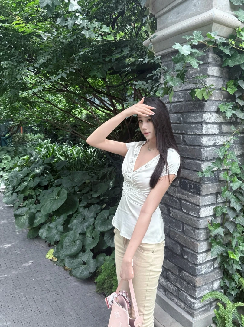 白月光v领绑带钉珠千金感短款古早味透气白色上衣