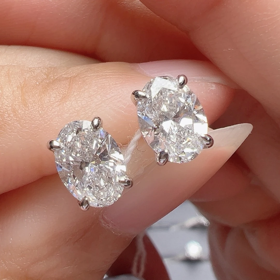 实验室培育钻石铂Pt950镶嵌+1克拉椭圆耳钉DVVS2