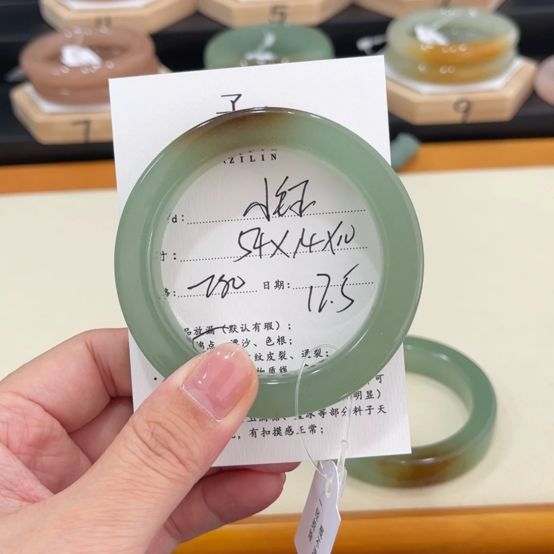 未镶嵌手镯石英质玉小**?