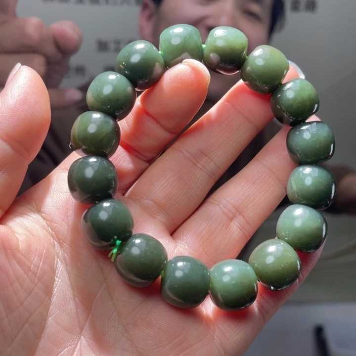 和田玉未镶嵌把件