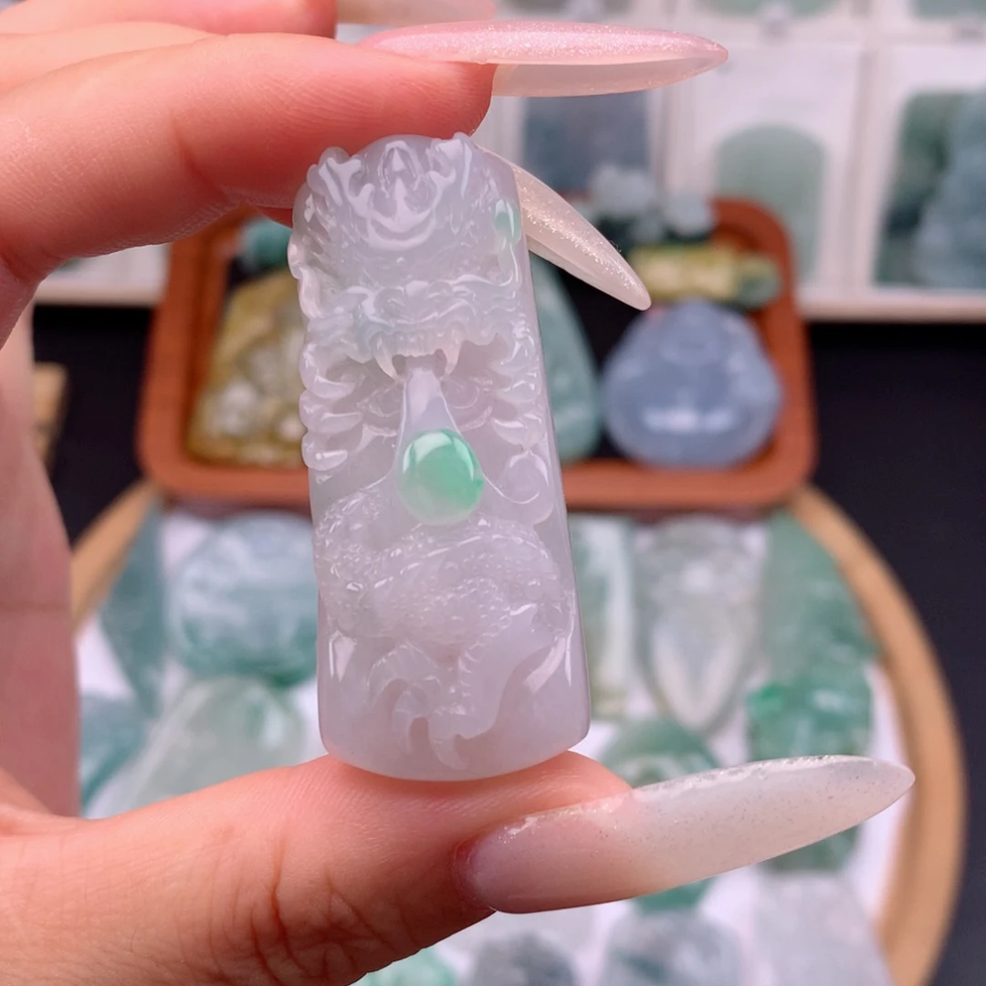 颈饰未镶嵌翡翠龙牌