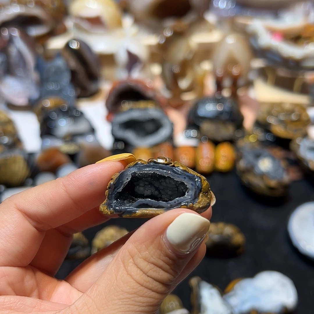 玛瑙/玉髓无未镶嵌三****?九眼金蟾