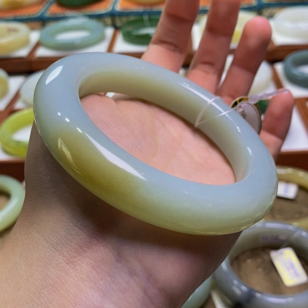 和田玉手镯未镶嵌且末高清白带糖62-63