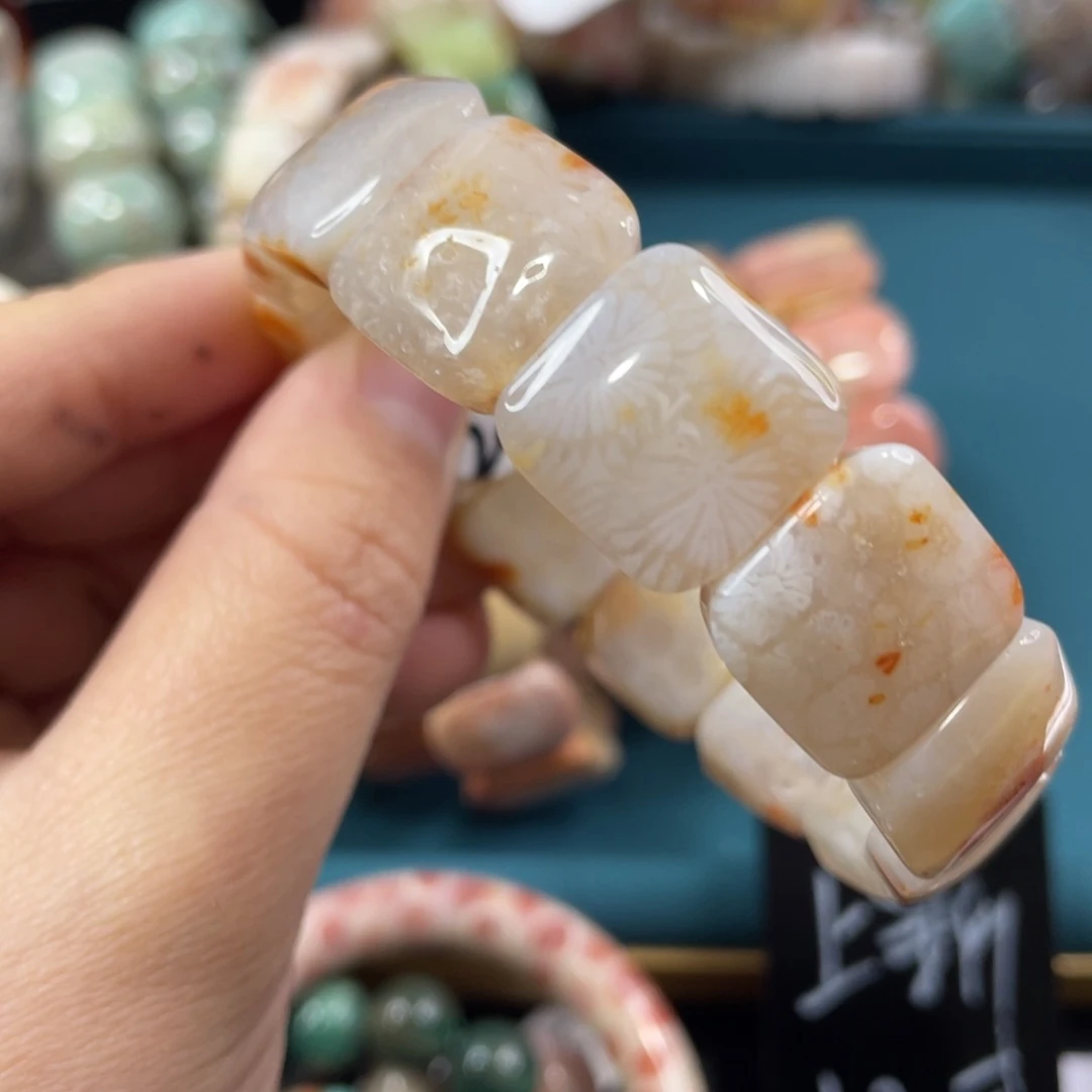 未镶嵌手镯硅化玉