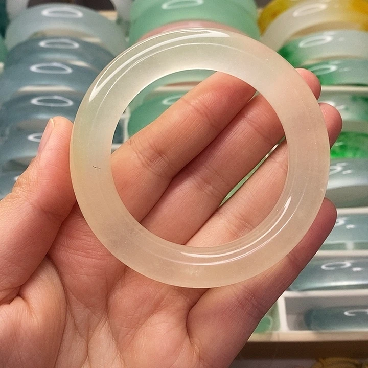 石英质玉未镶嵌手镯