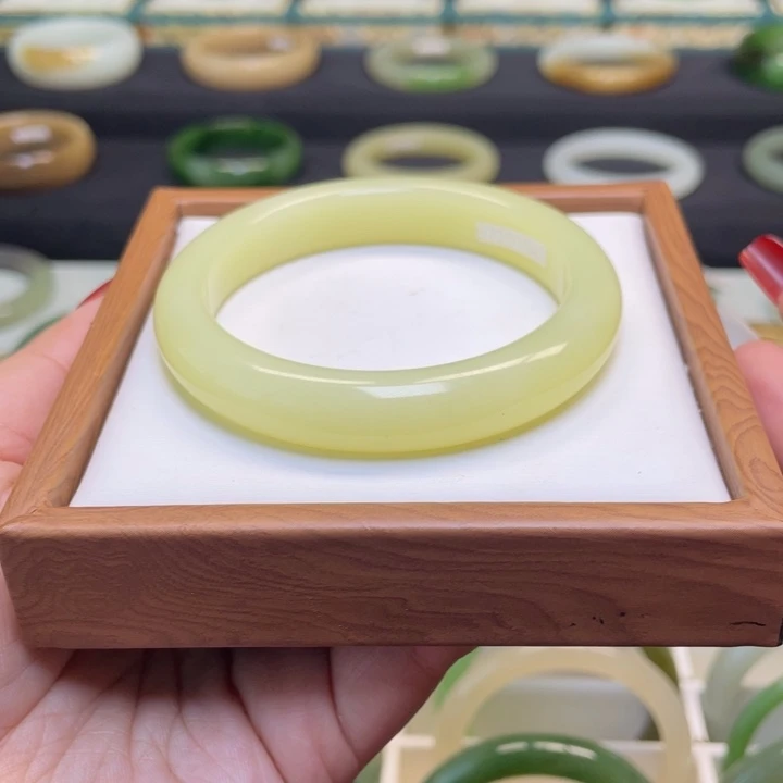 和田玉手镯未镶嵌56