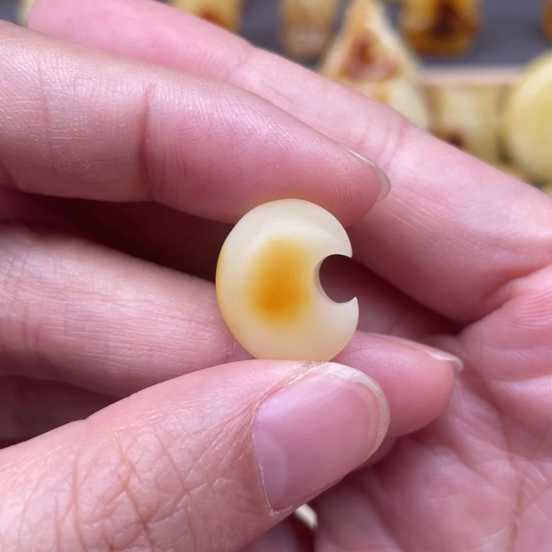 未镶嵌琥珀裸石蜜蜡