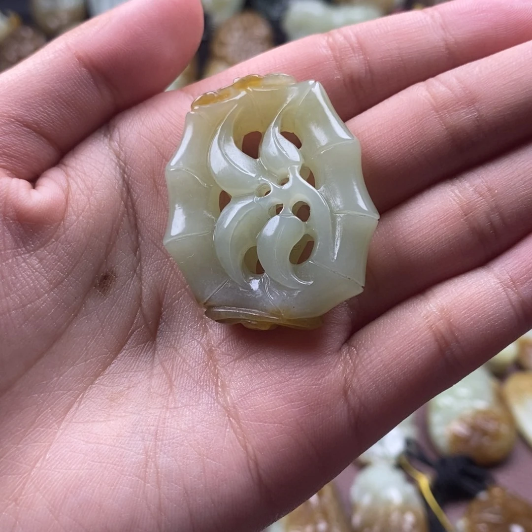 吊坠(不含链)未镶嵌和田玉（糖玉）