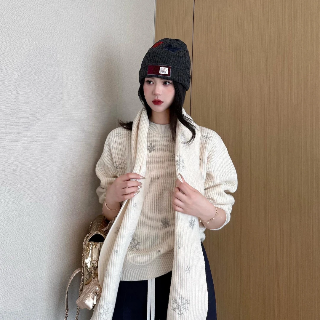 NancyCavally专柜款松软细腻 气质高级感雪花围巾+针织毛衣套装