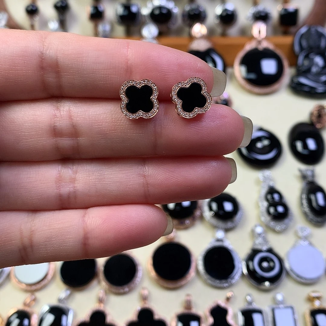 翡翠18K金镶嵌耳钉