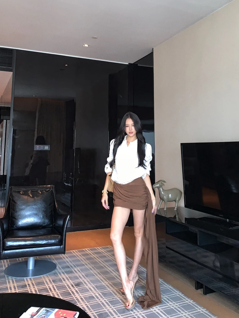 【松弛密码】秋季新款设计感小众宽松长袖上衣配咖色拖地裙两件套女