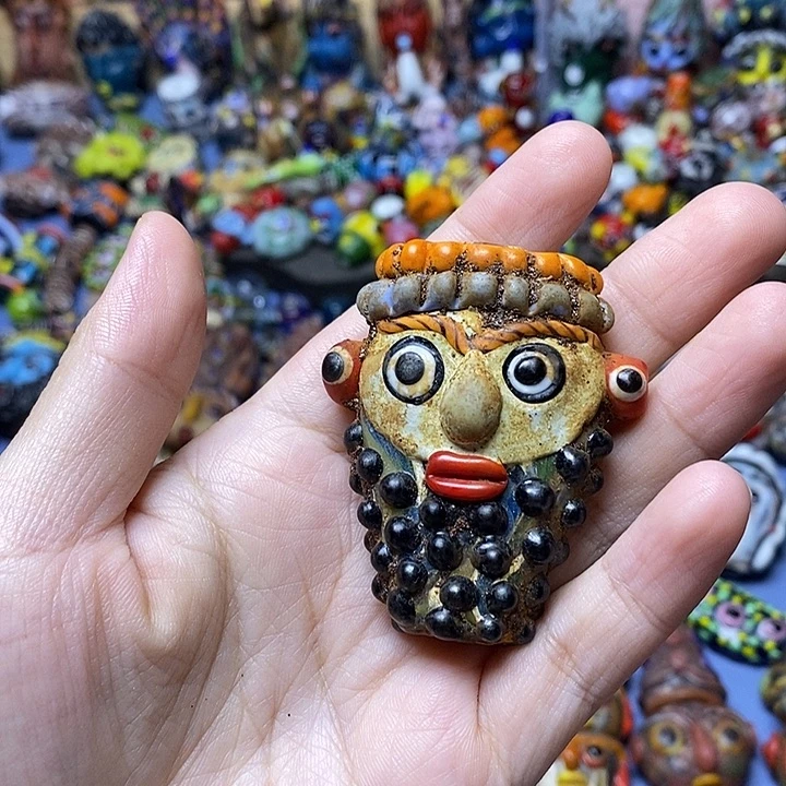 颈饰琉璃点点胡娃娃