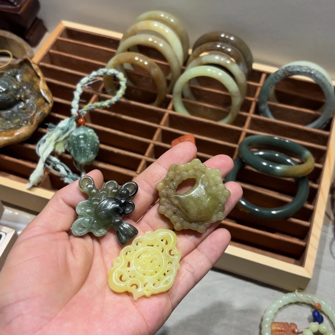 未镶嵌蛇纹石玉颈饰