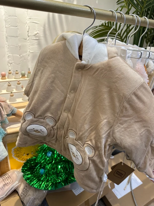 666儿童棕色外套