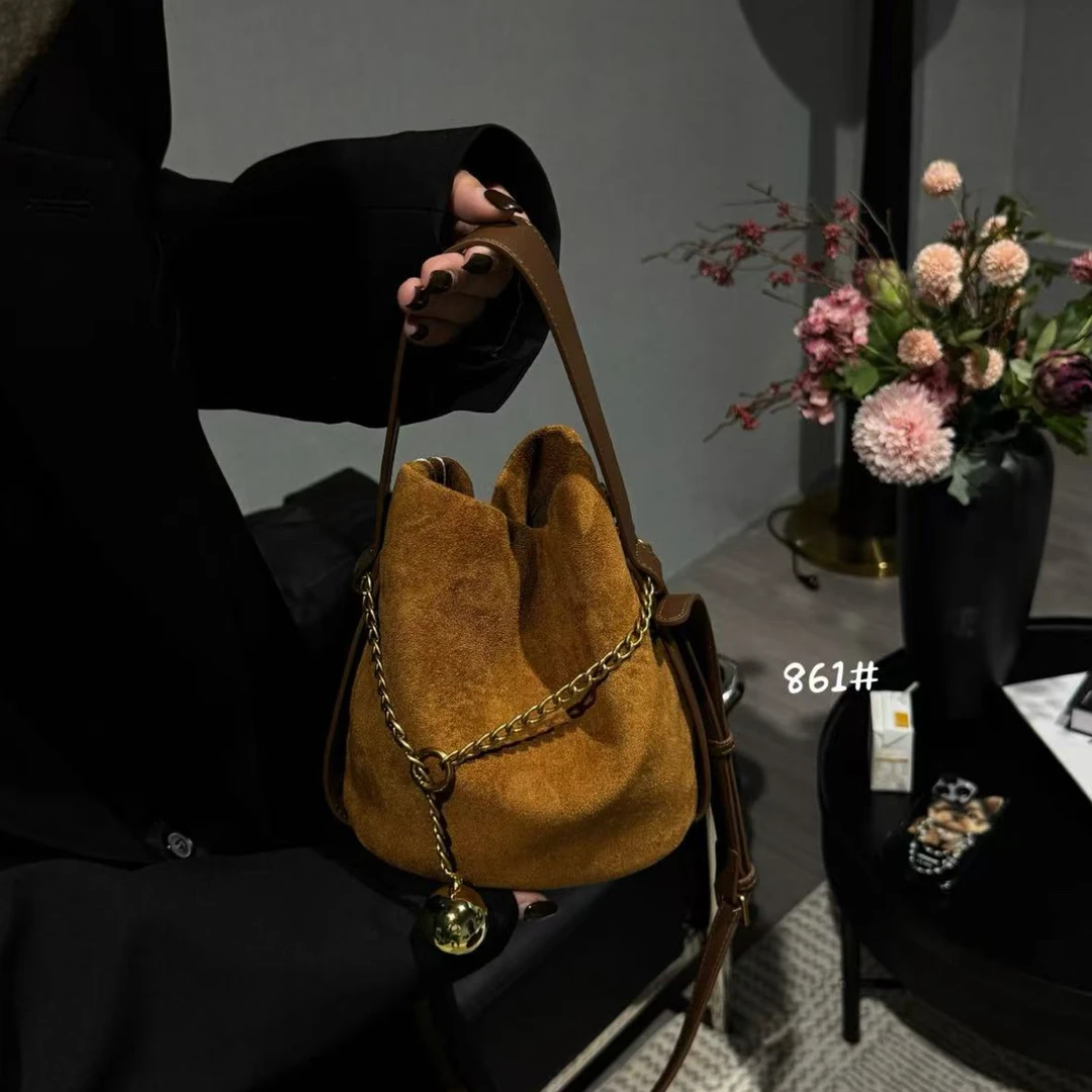 2025秋冬新款水桶包小众设计复古麂皮手提包休闲斜挎包861