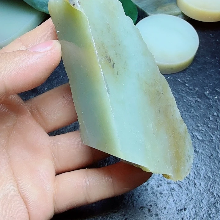 和田玉（糖玉）未镶嵌珠宝奇石