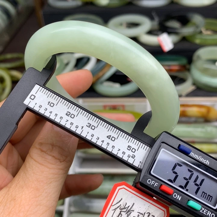 蛇纹石玉未镶嵌手镯546