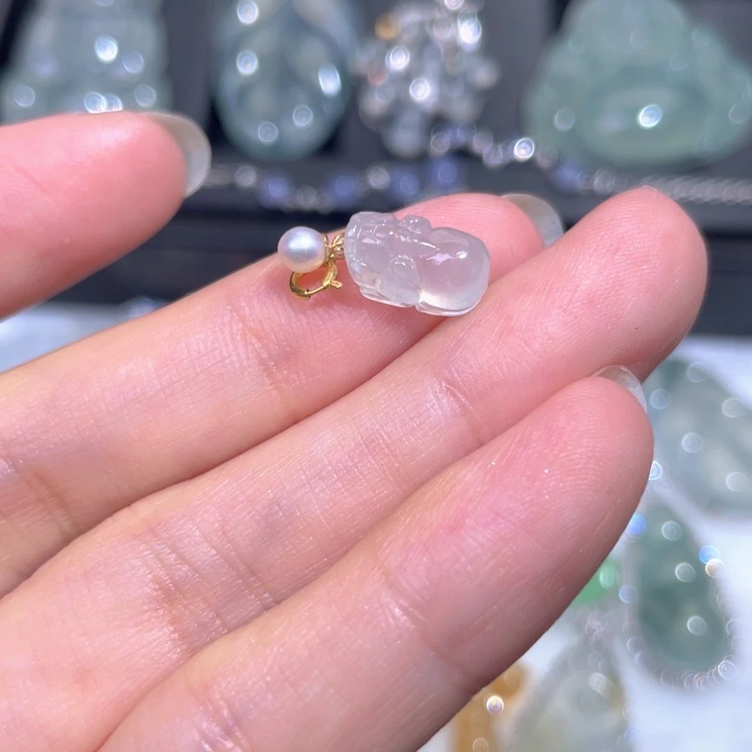 颈饰18K金镶嵌翡翠翡翠