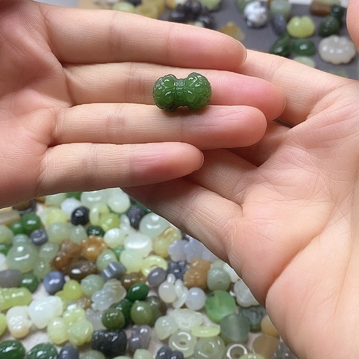 未镶嵌和田玉挂件并蒂莲