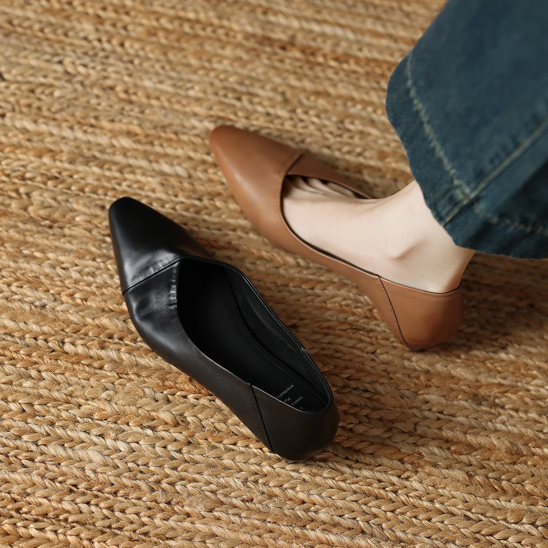 2cm复古风棕色软底软面奶奶鞋粗跟浅口单鞋春秋百搭通勤工作鞋女