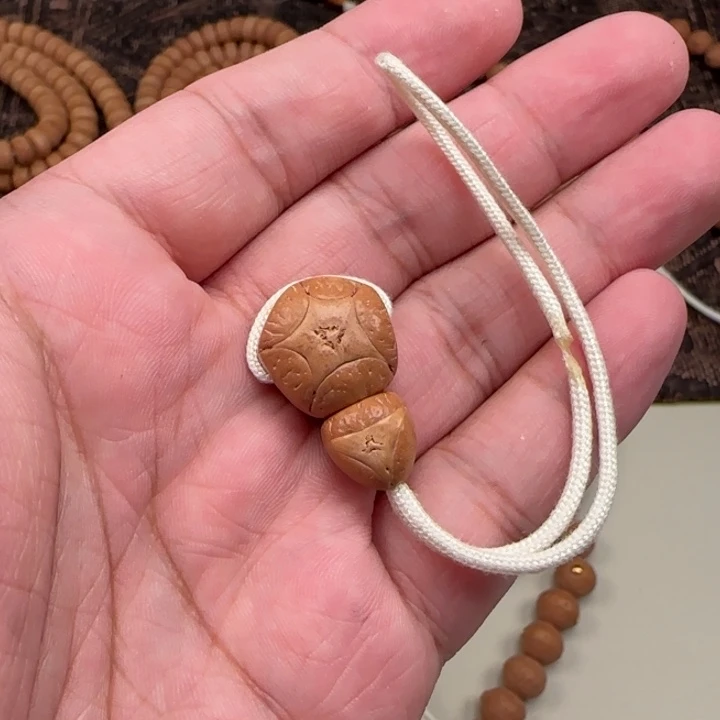 凤眼菩提吊坠知**恩尼泊尔1