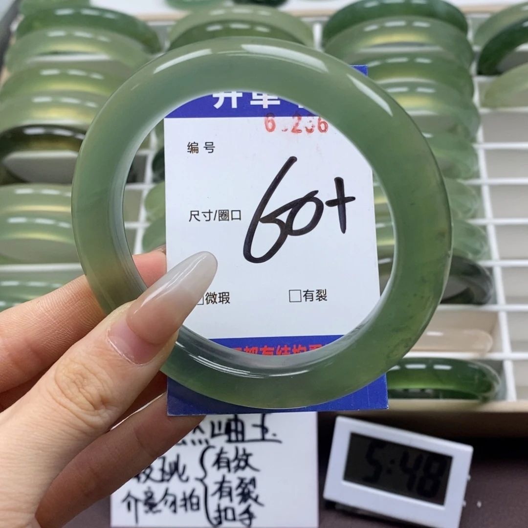 蛇纹石玉手镯未镶嵌