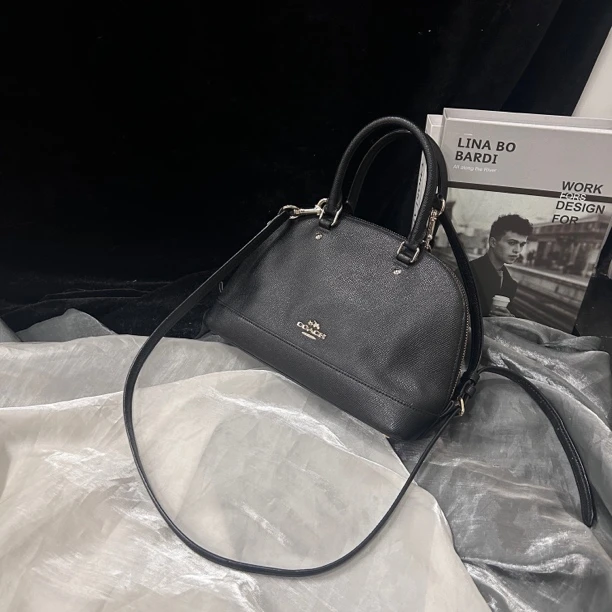 95新 COACH/蔻驰 Coach小号贝壳斜挎包