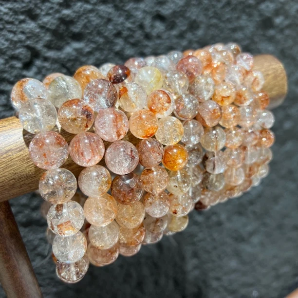 【月月家】V044天然水晶 红泥骸骨单圈手串 多样性发其一