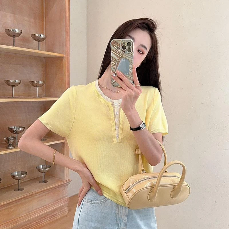 撞色拼接别致纽扣百搭圆领短袖针织衫女夏季新款韩版甜美气质上衣