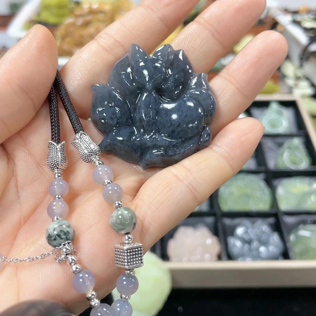 蛇纹石玉颈饰未镶嵌
