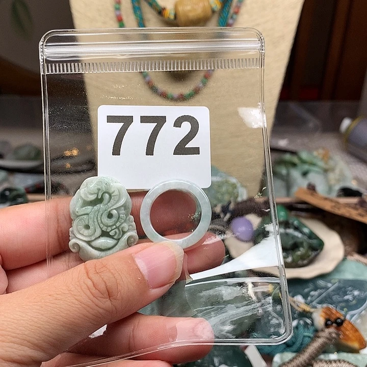 翡翠颈饰未镶嵌红*?翡翠