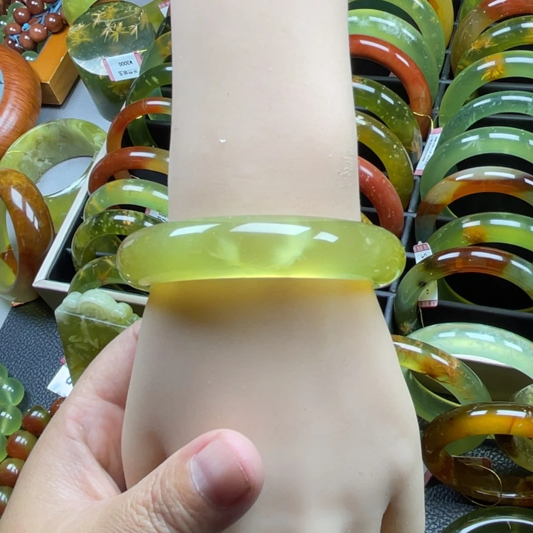 未镶嵌蛇纹石玉手镯有瑕