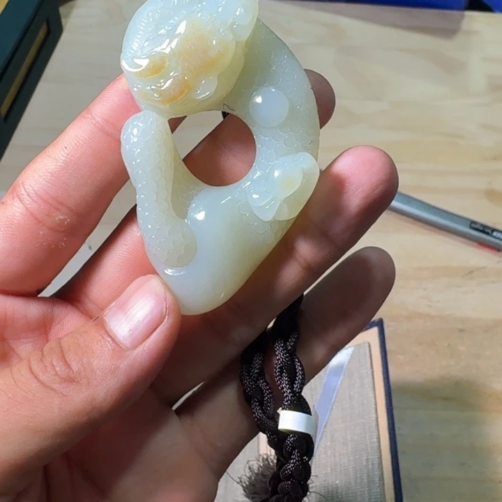 未镶嵌和田玉（糖玉）挂件