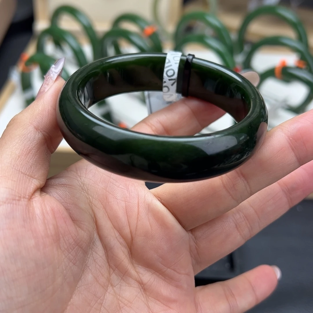 和田玉（碧玉）未镶嵌手镯