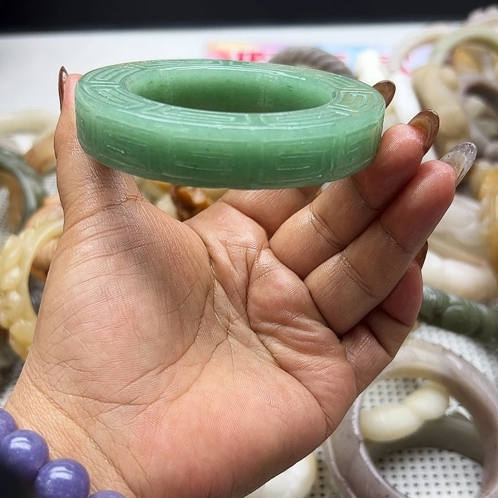 未镶嵌手镯石英岩玉