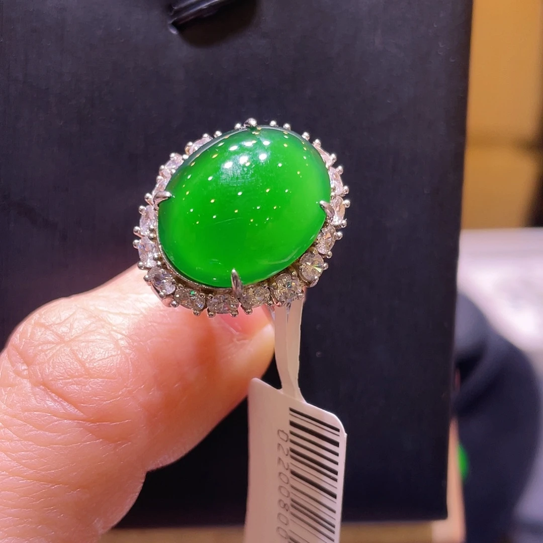 翡翠未镶嵌颈饰戒指