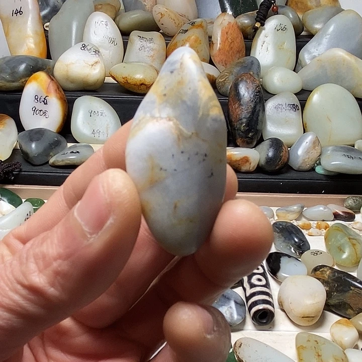 和田玉未镶嵌颈饰吊坠