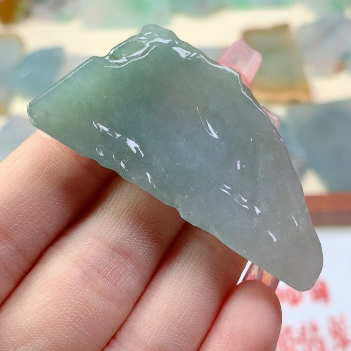 颈饰未镶嵌翡翠好