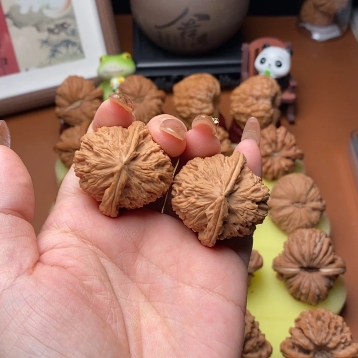 文玩核桃吊坠白狮子35全品