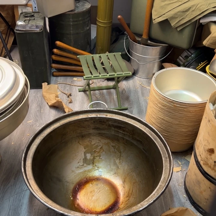 厚款瑕疵瑕疵铁锅1个