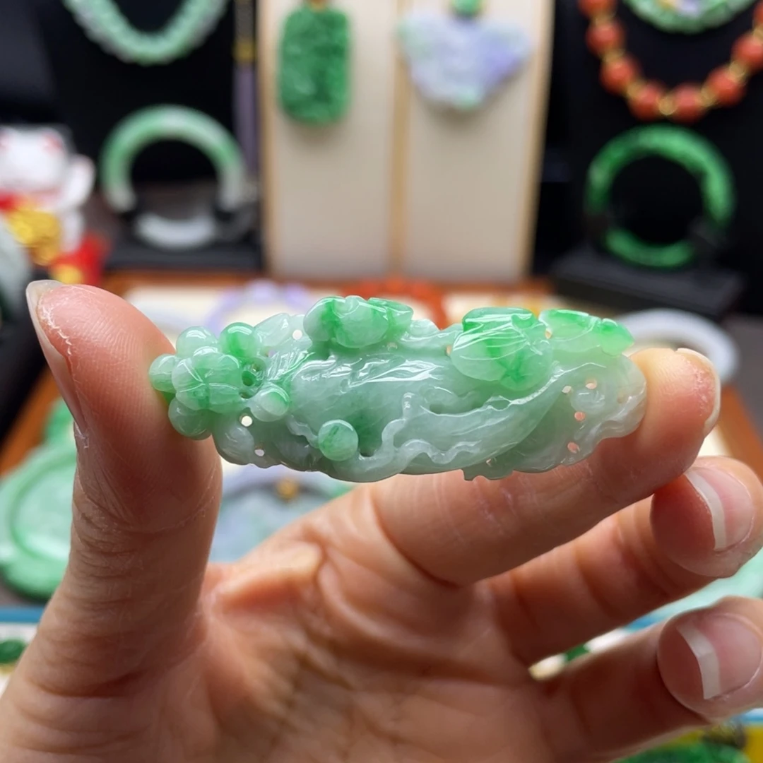 翡翠未镶嵌颈饰翡翠人参