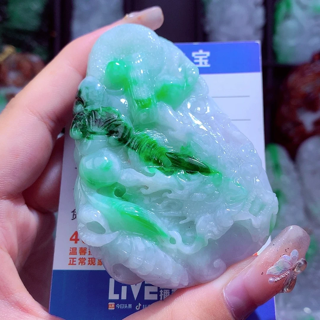 翡翠未镶嵌颈饰挂件