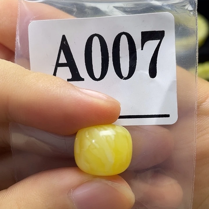 琥珀未镶嵌裸石14.7*12.5mm