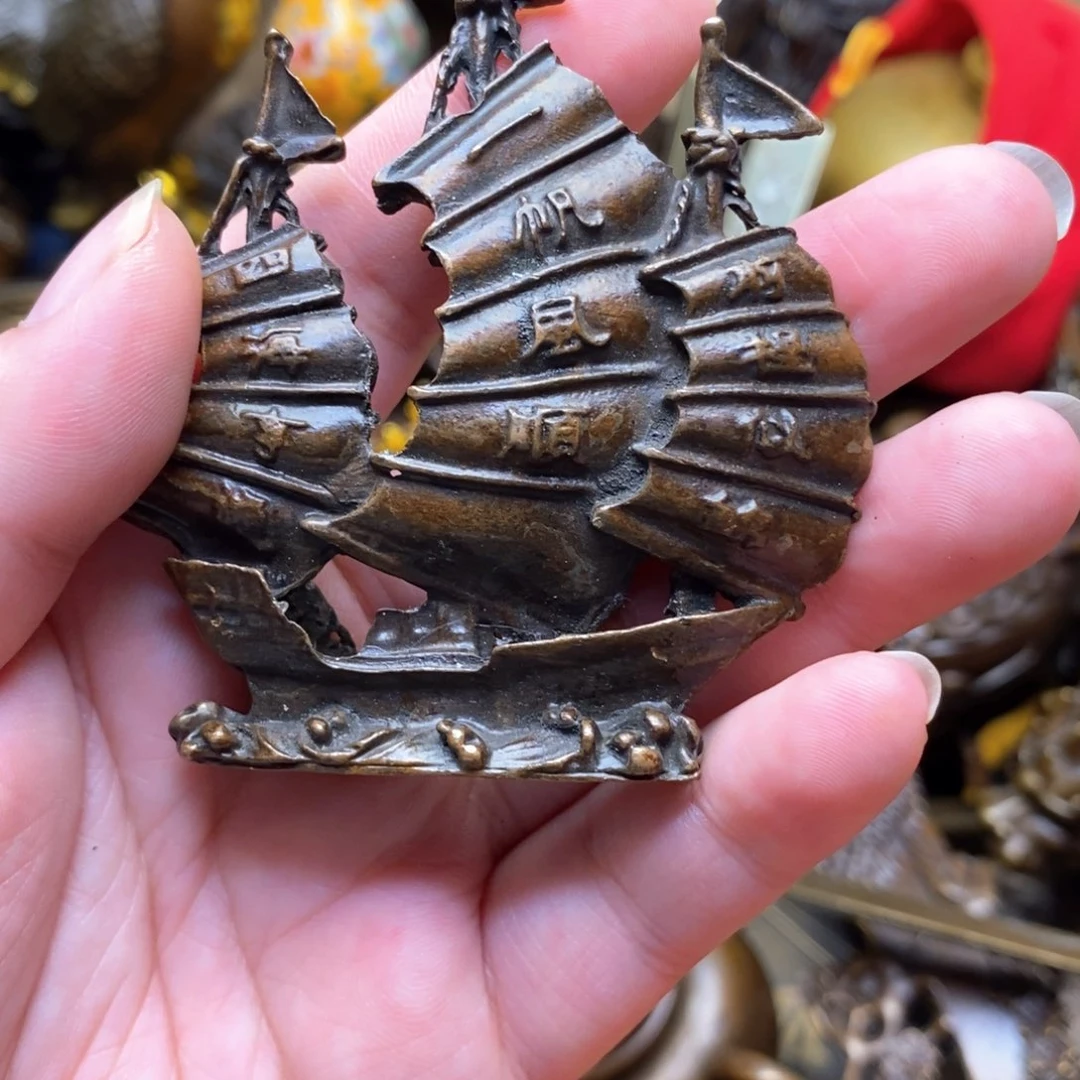 铜器摆件做工精良