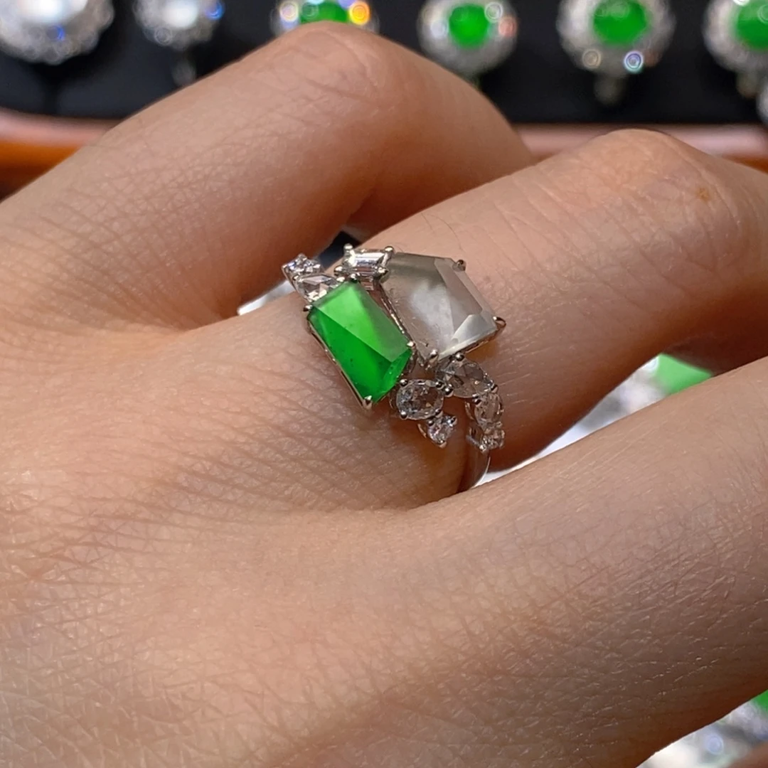 翡翠18K金镶嵌戒指