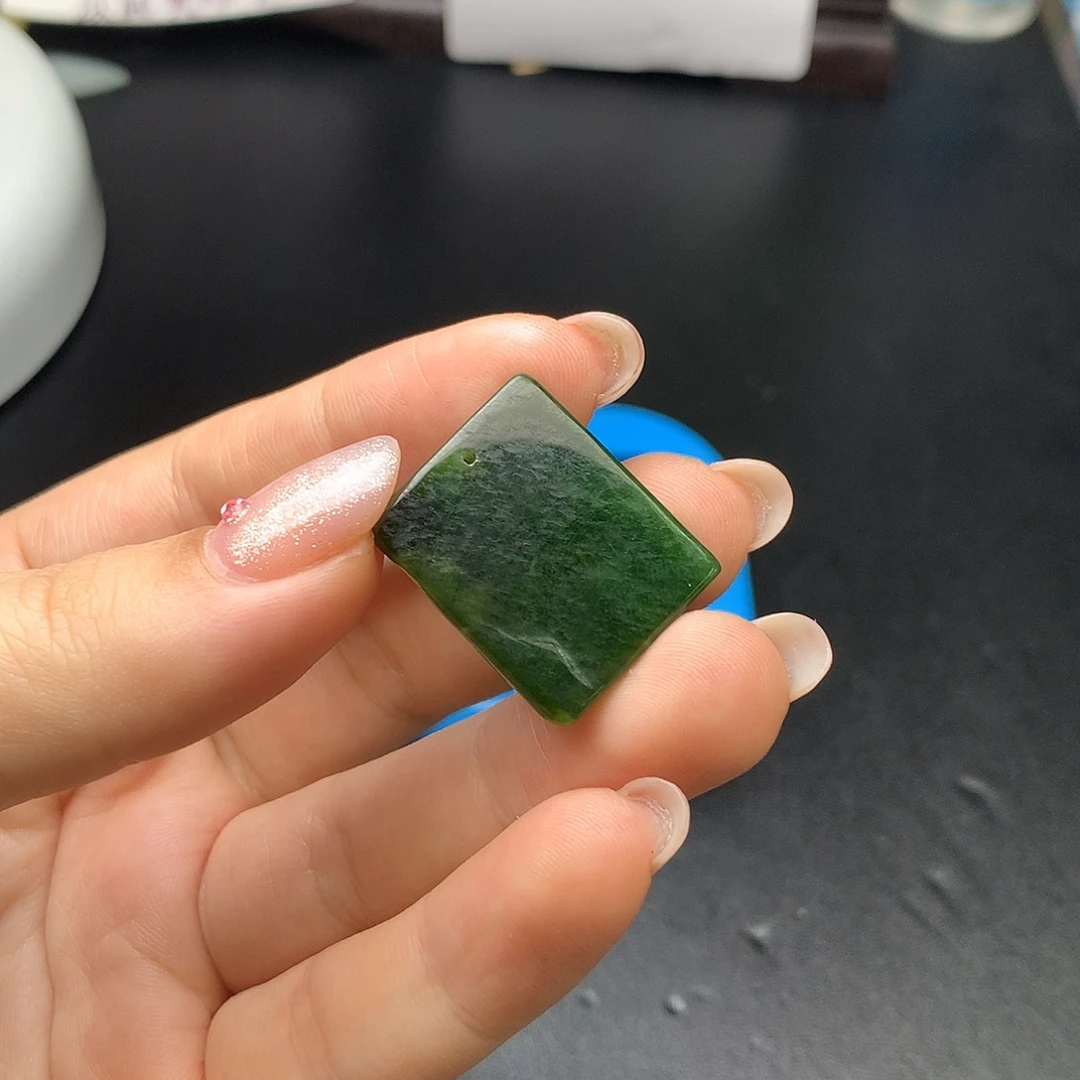 沉***默翡翠未镶嵌颈饰翡翠吊坠未镶嵌